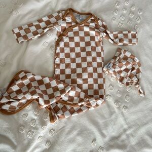 Copper Pearl Rad Checkered Baby Knotted Gown and Hat Set - Brown and White